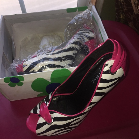 Shoe - Picture 2 of 2